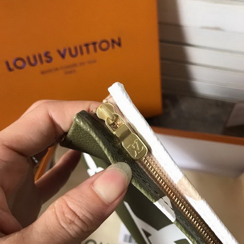 M67691 TOILET POUCH XL, Louis Vuitton LV