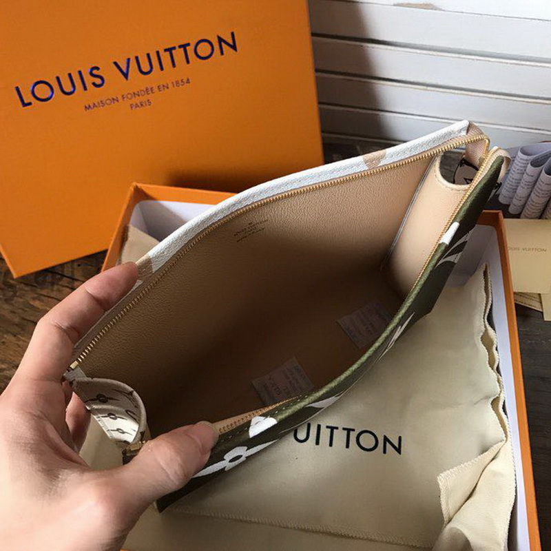 M67691 TOILET POUCH XL, Louis Vuitton LV