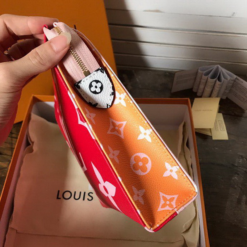 M67692 TOILET POUCH XL, Louis Vuitton LV