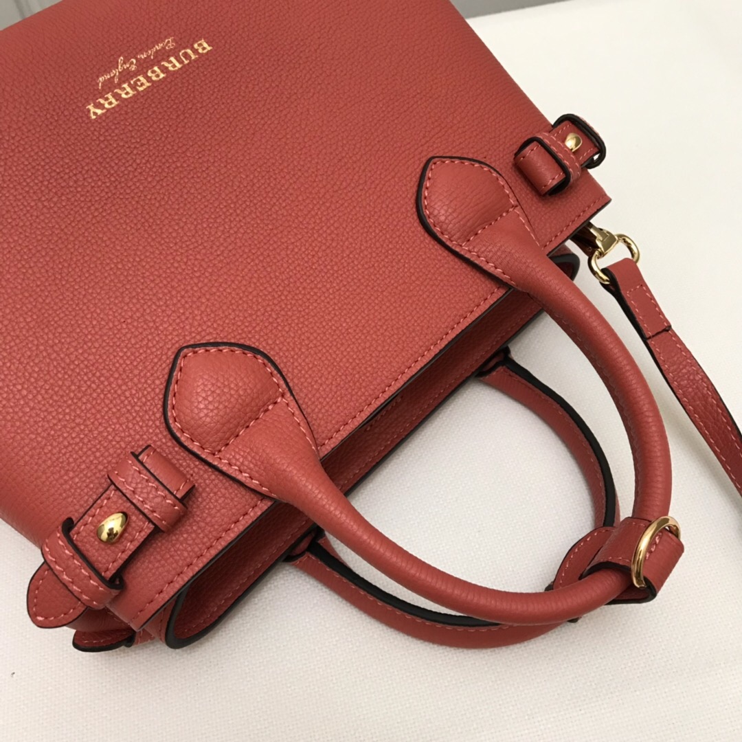 Burberry, 40237001, The Small Banner in Leather and House Check