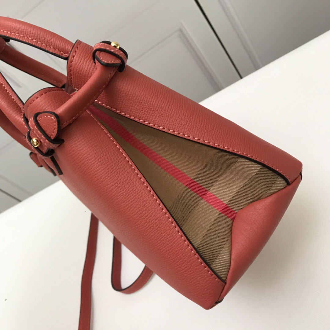 Burberry, 40237001, The Small Banner in Leather and House Check