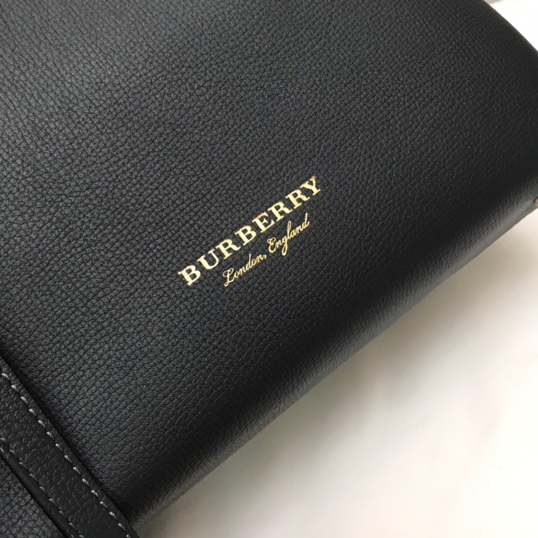 Burberry, 40237001, The Small Banner in Leather and House Check