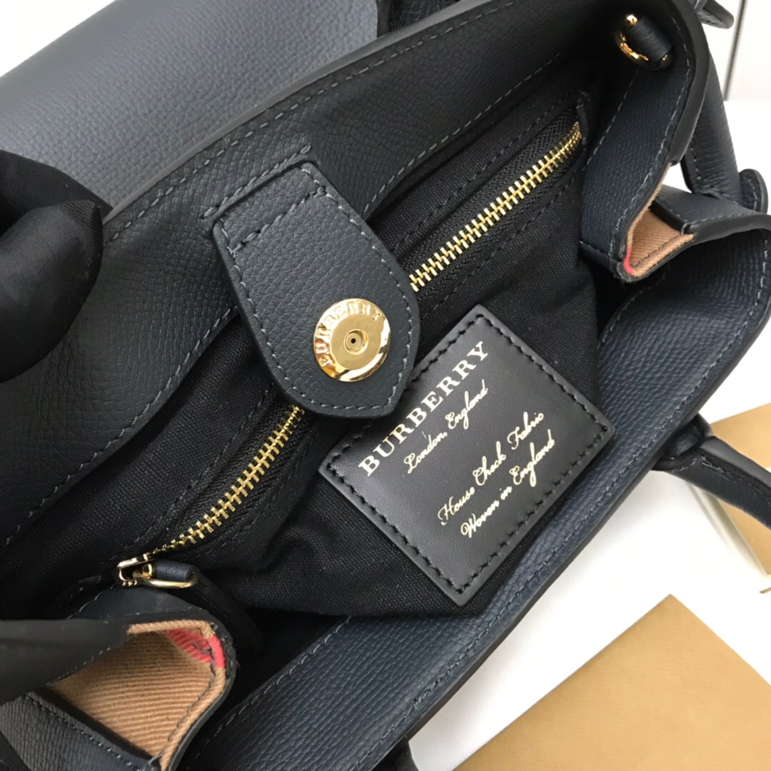 Burberry, 40237001, The Small Banner in Leather and House Check