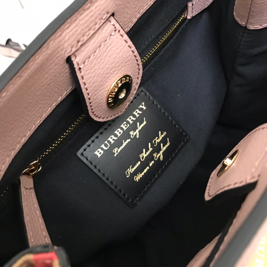 Burberry, 40237001, The Small Banner in Leather and House Check