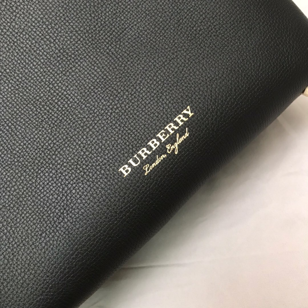 Burberry, 40237001, The Small Banner in Leather and House Check