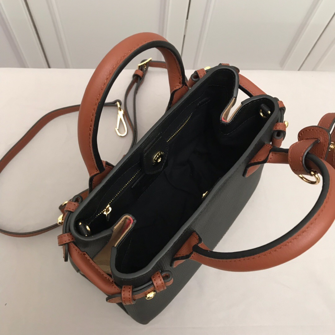 Burberry, 40237001, The Small Banner in Leather and House Check