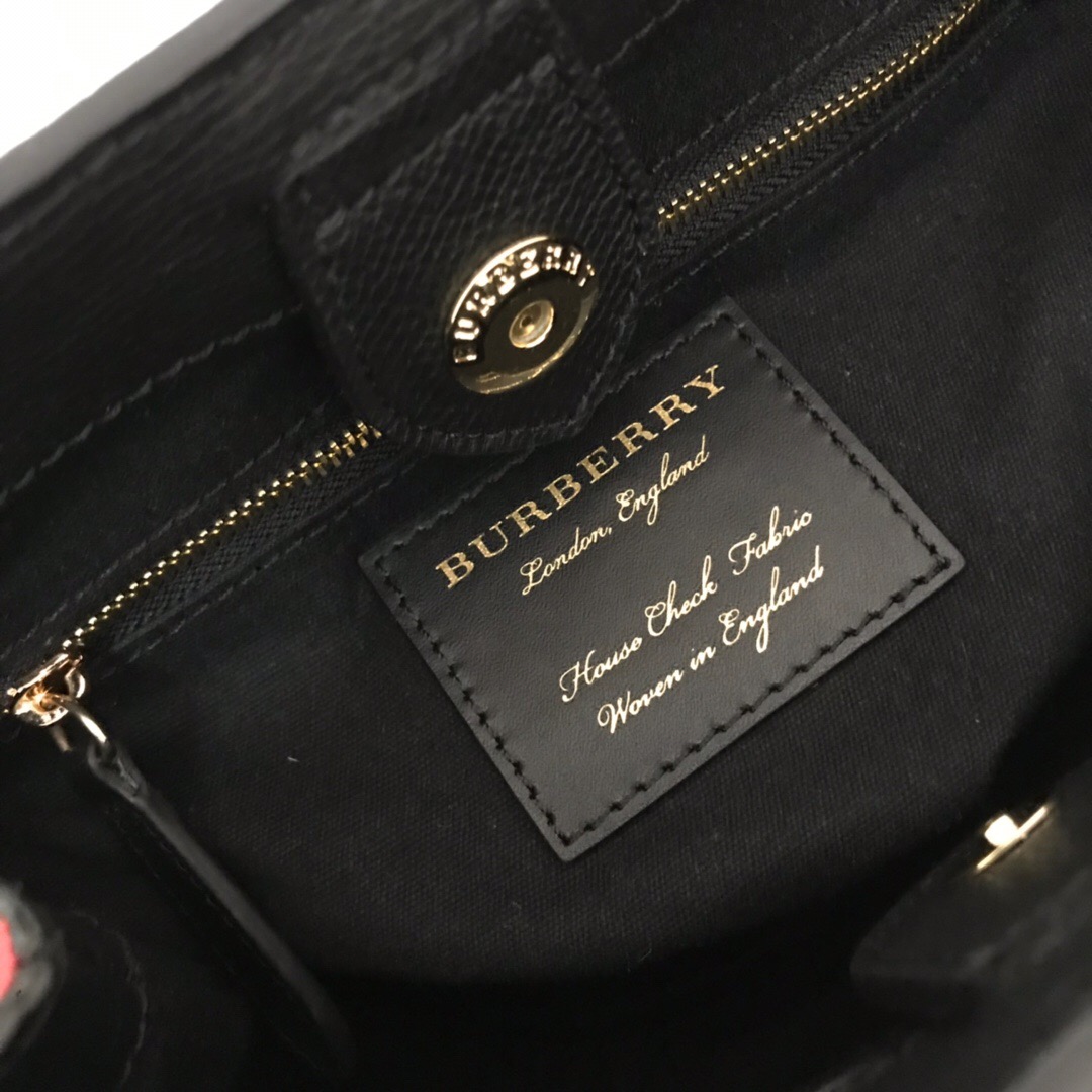 Burberry, 40237001, The Small Banner in Leather and House Check