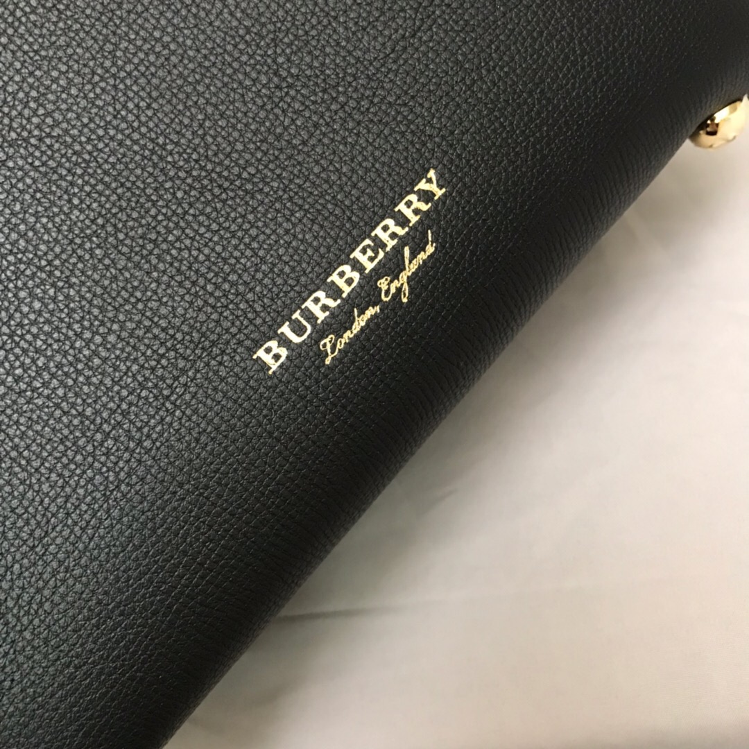 Burberry, 40237001, The Small Banner in Leather and House Check