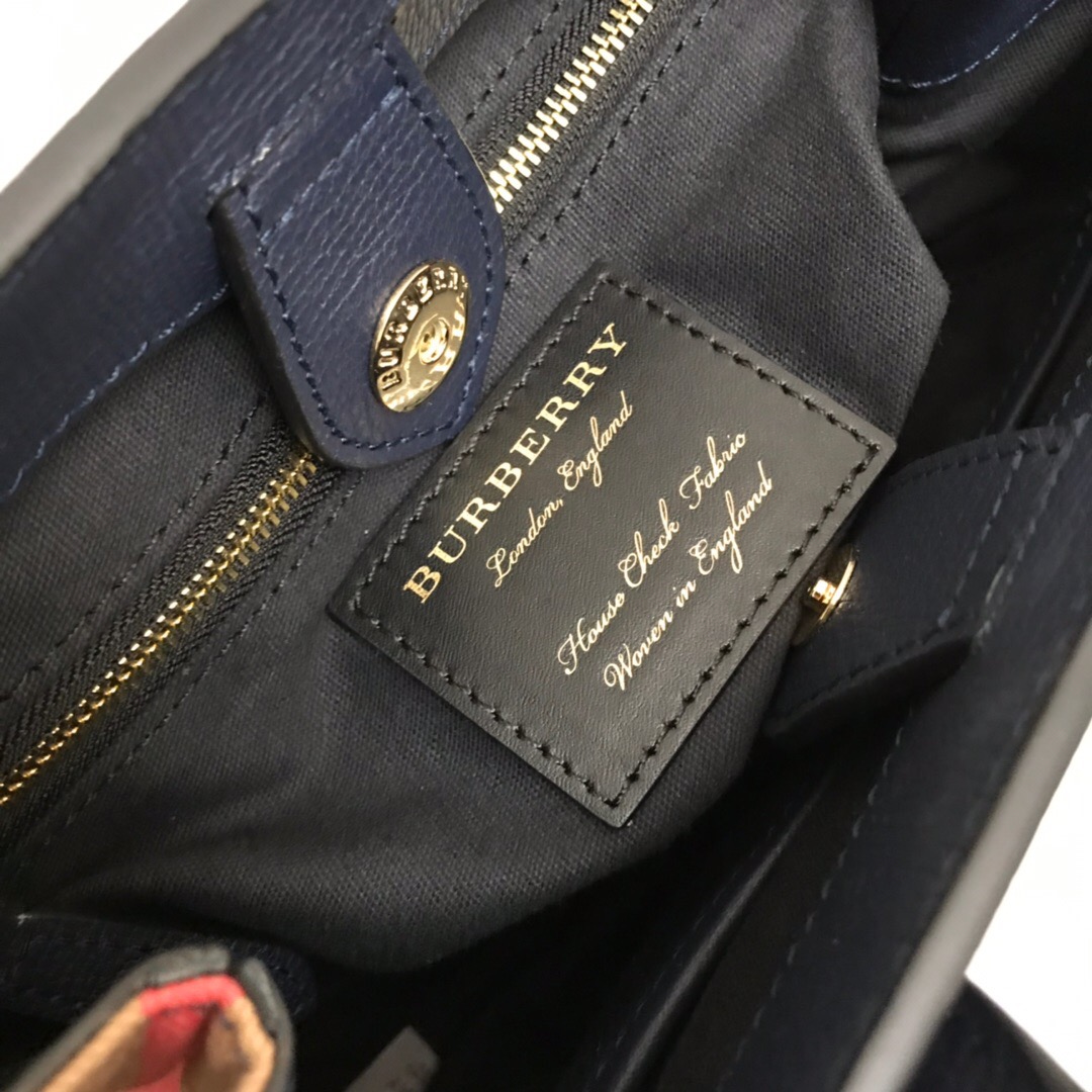Burberry, 40237001, The Small Banner in Leather and House Check