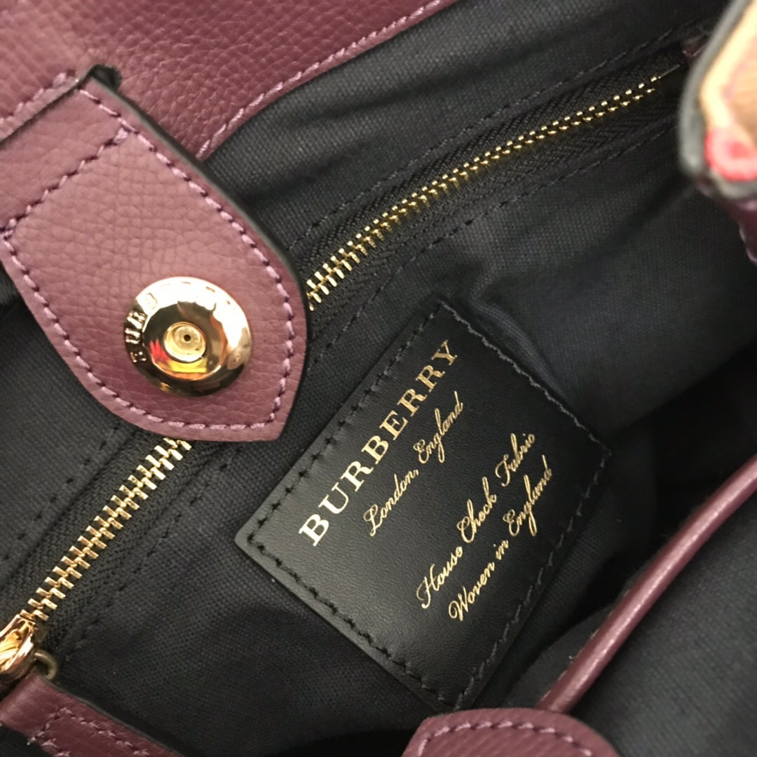Burberry, 40237001, The Small Banner in Leather and House Check