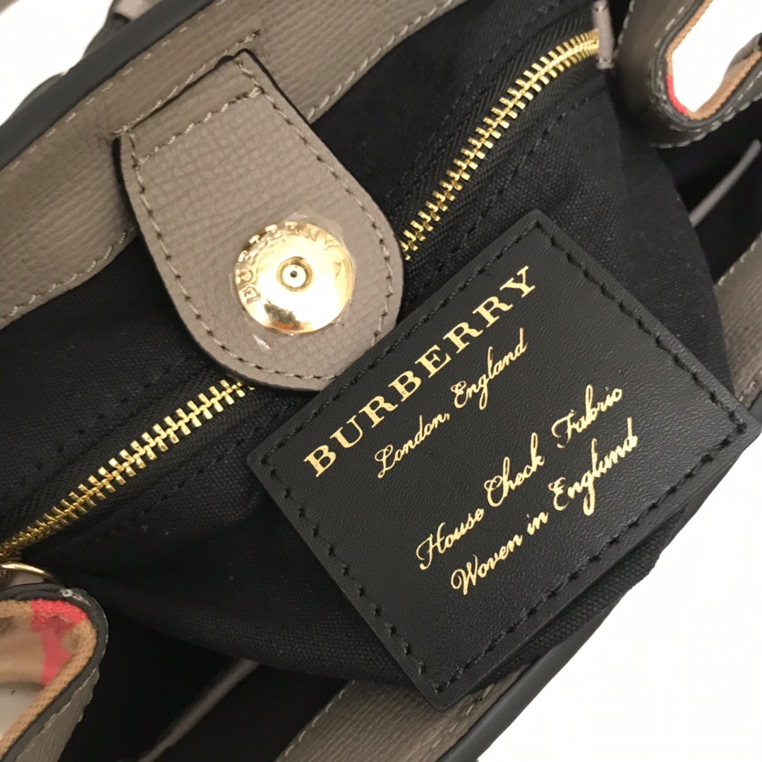 Burberry, 40236931, The Medium Banner in Leather and House Check