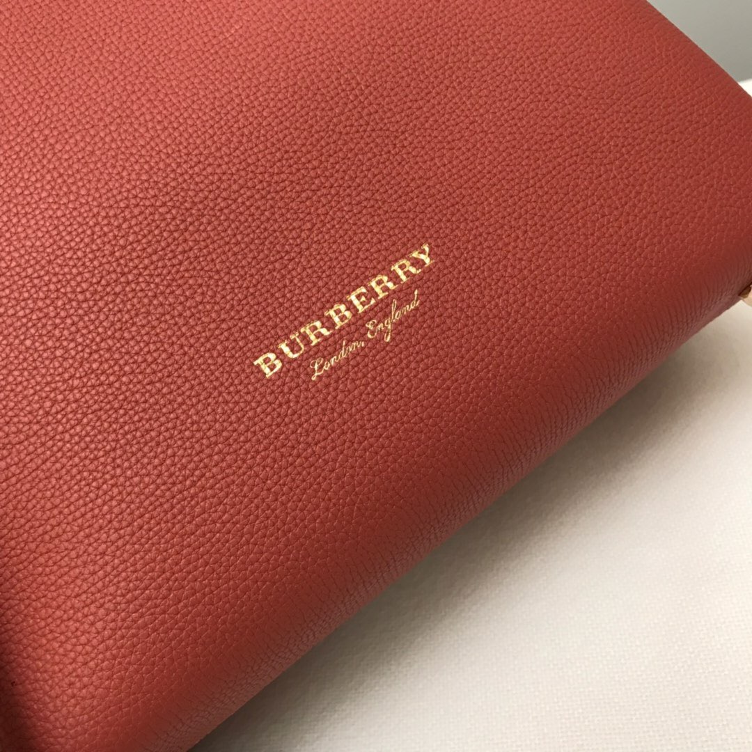 Burberry, 40236931, The Medium Banner in Leather and House Check