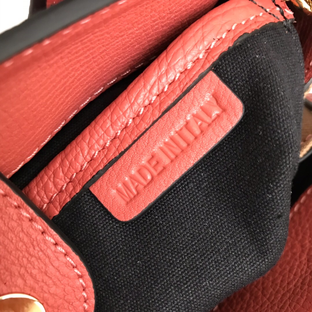 Burberry, 40236931, The Medium Banner in Leather and House Check