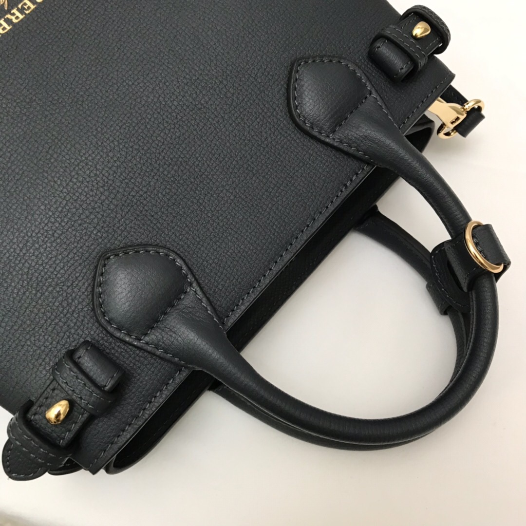 Burberry, 40236931, The Medium Banner in Leather and House Check
