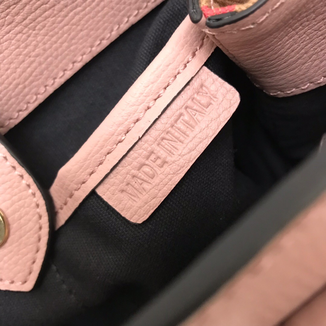 Burberry, 40236931, The Medium Banner in Leather and House Check