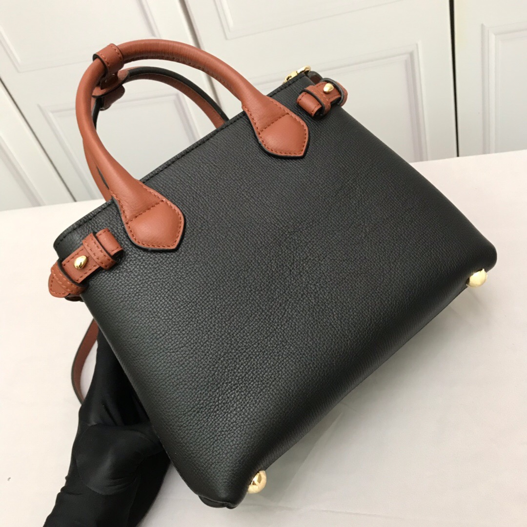 Burberry, 40236931, The Medium Banner in Leather and House Check