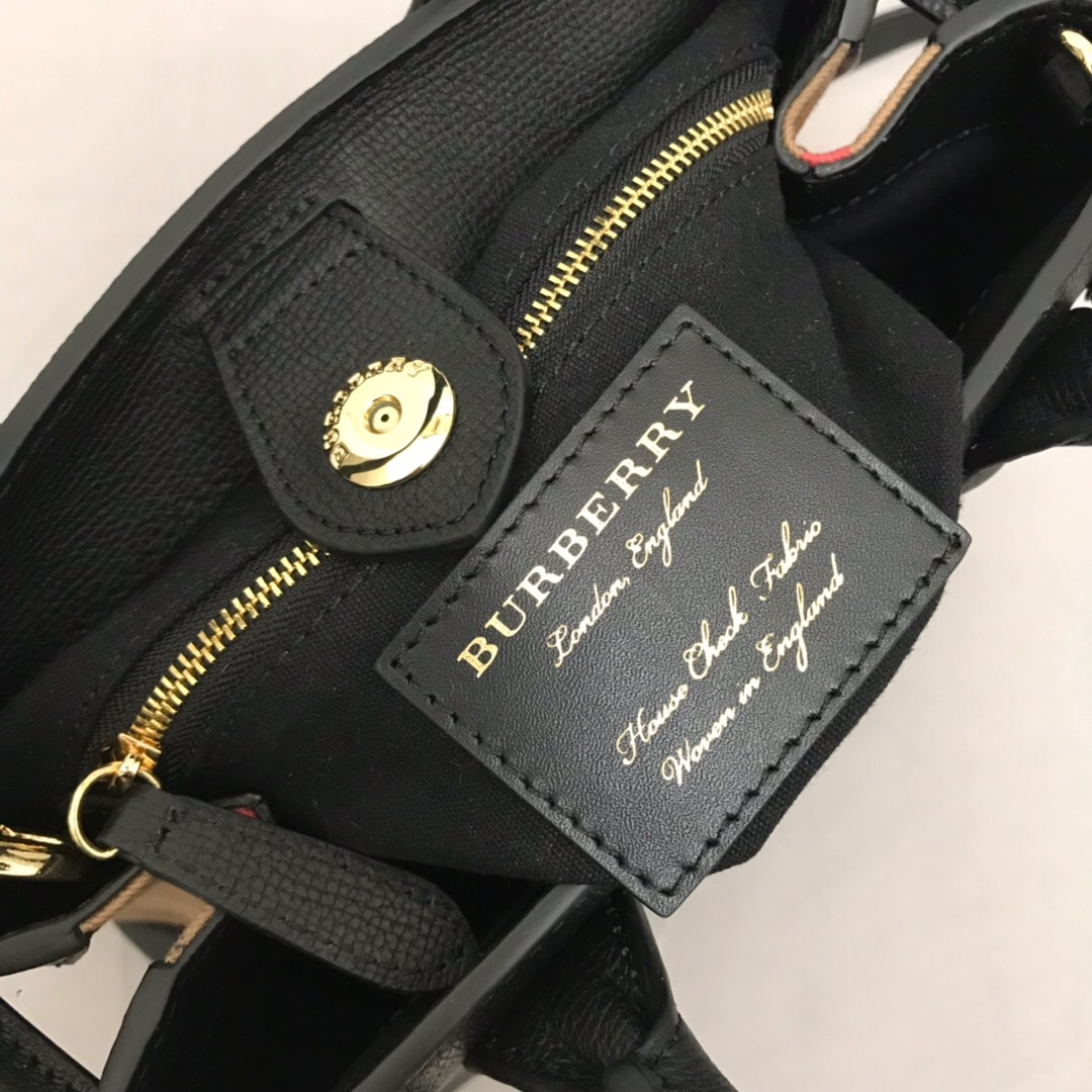 Burberry, 40236931, The Medium Banner in Leather and House Check
