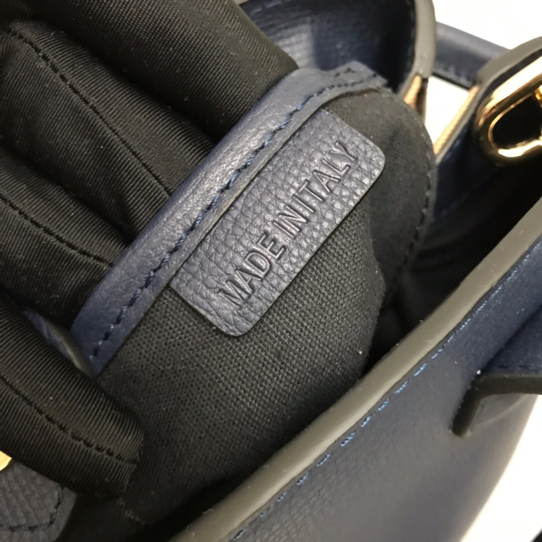 Burberry, 40236931, The Medium Banner in Leather and House Check