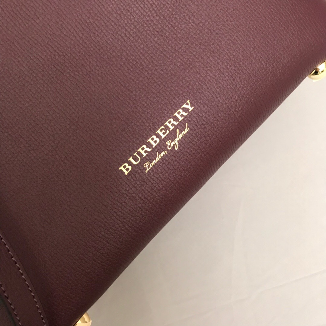 Burberry, 40236931, The Medium Banner in Leather and House Check