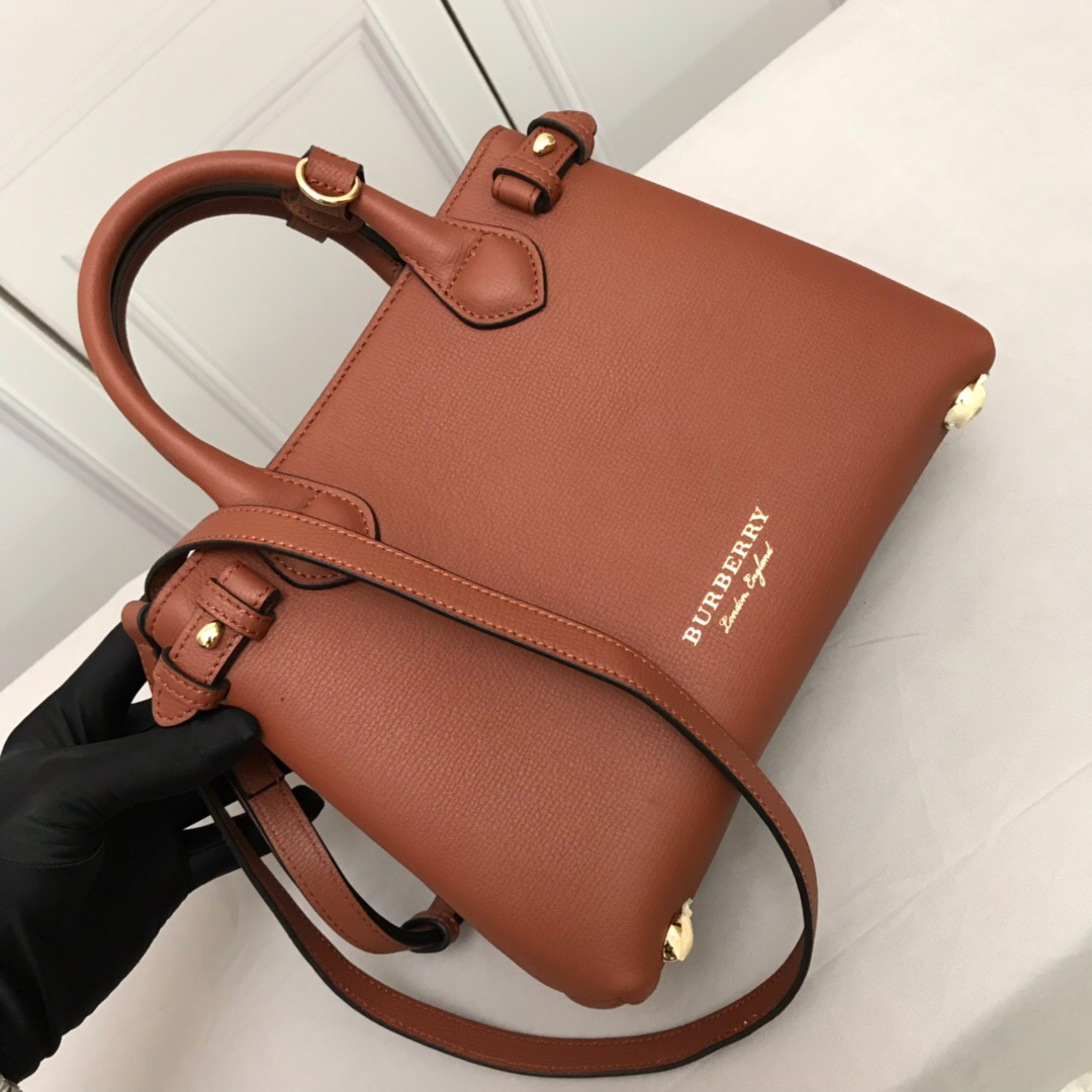 Burberry, 40236931, The Medium Banner in Leather and House Check