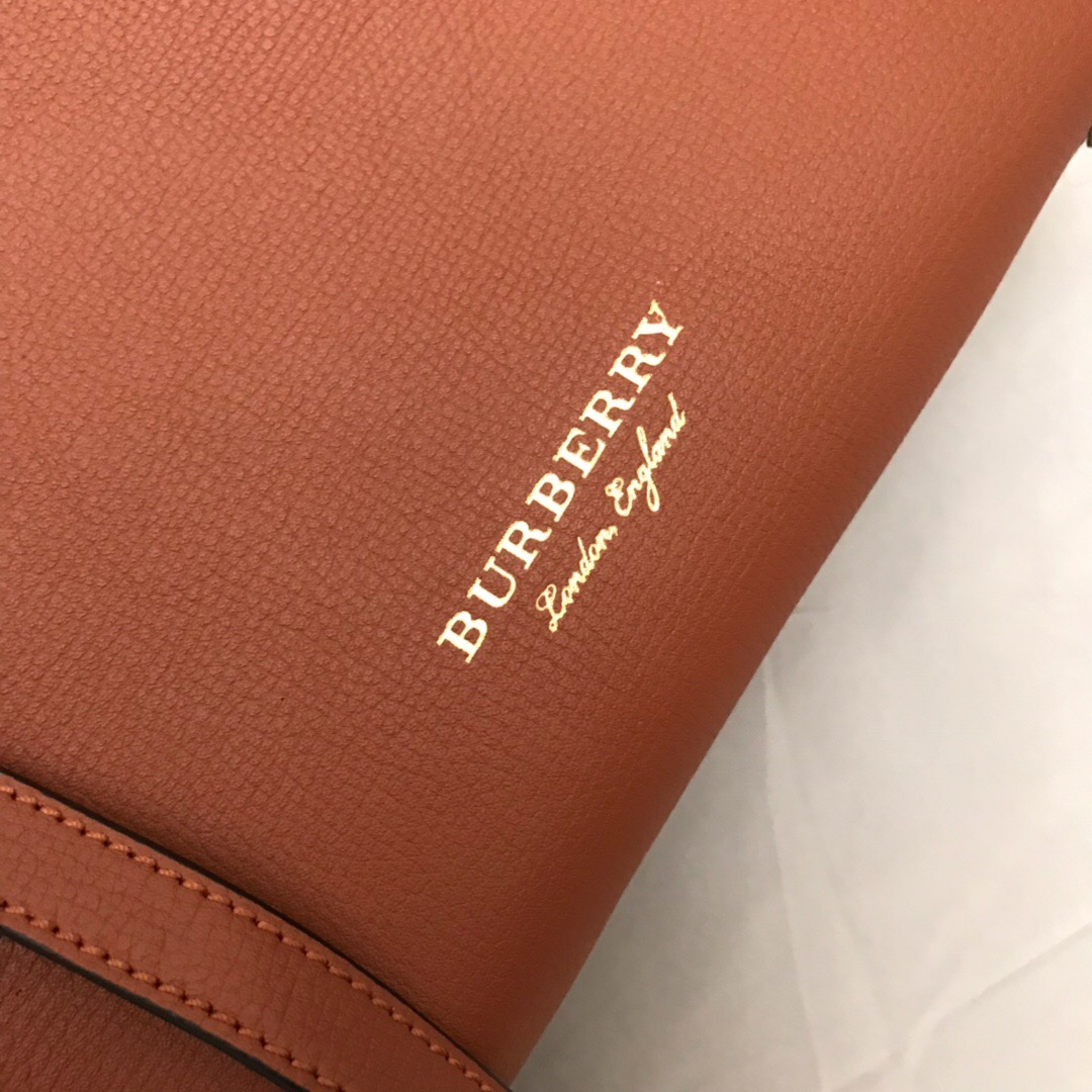 Burberry, 40236931, The Medium Banner in Leather and House Check