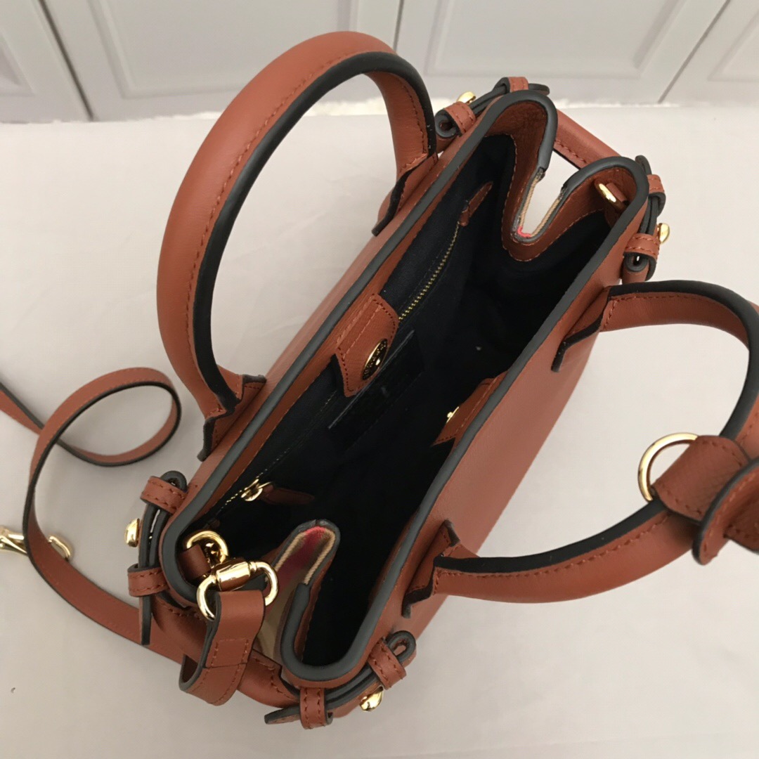 Burberry, 40236931, The Medium Banner in Leather and House Check