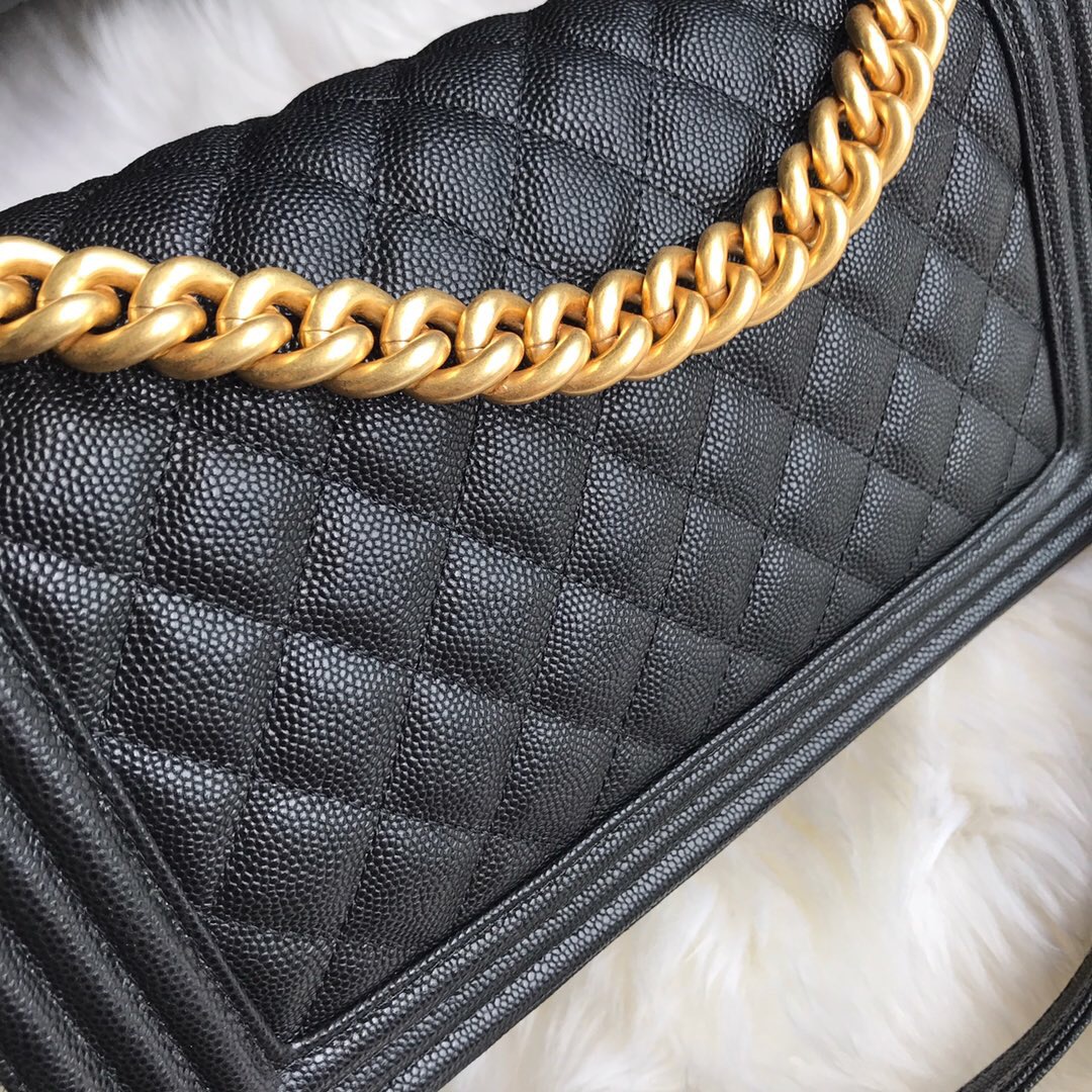 A67086, CHANEL BOY CHANEL HANDBAG, GRAINED CALFSKIN / CAVIAR