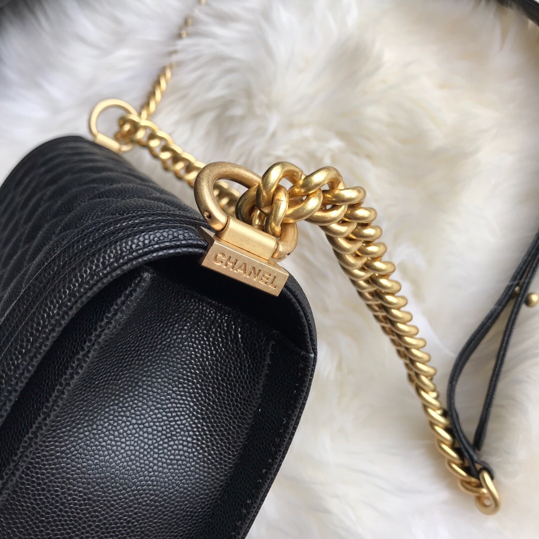 A67086, CHANEL BOY CHANEL HANDBAG, GRAINED CALFSKIN / CAVIAR