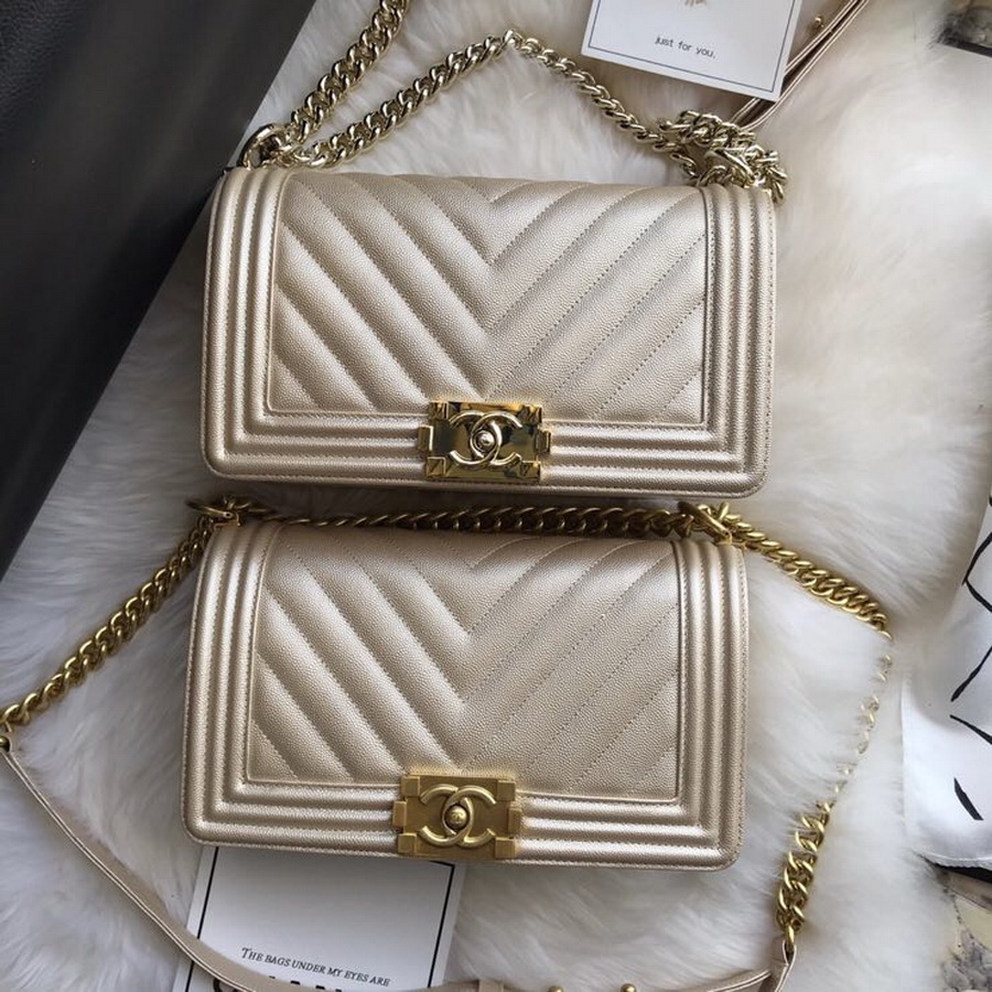  A67086, BOY CHANEL Handbag, Calfskin / CAVIAR