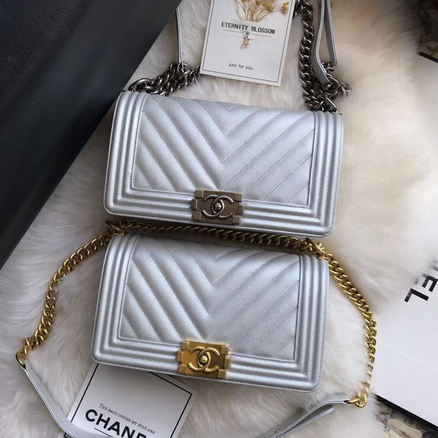  A67086, BOY CHANEL Handbag, Calfskin / CAVIAR