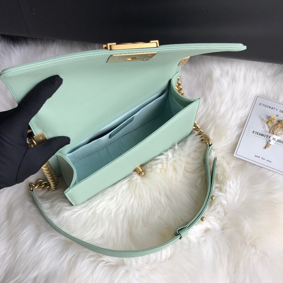  A67086, BOY CHANEL Handbag, Calfskin / CAVIAR