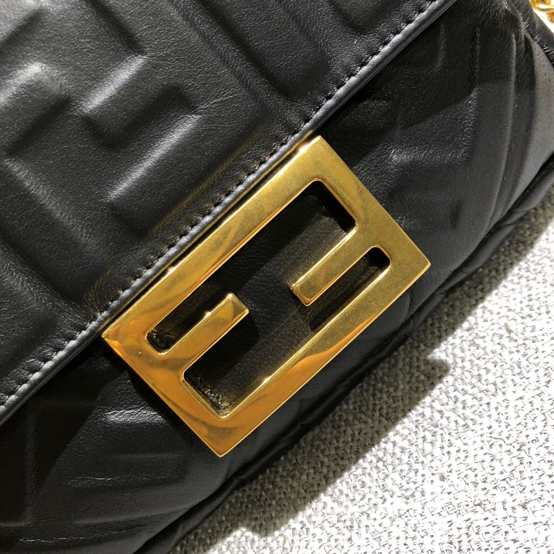 MINI BAGUETTE, FENDI BAG