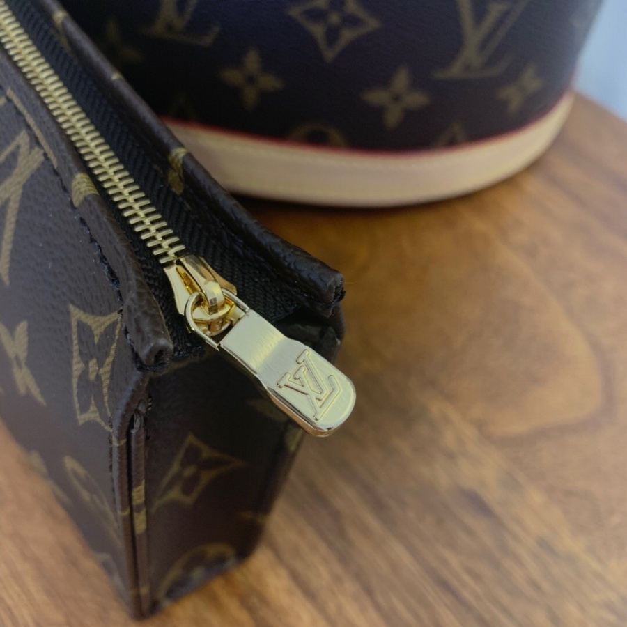 M42238 PETIT BUCKET, Louis Vuitton LV