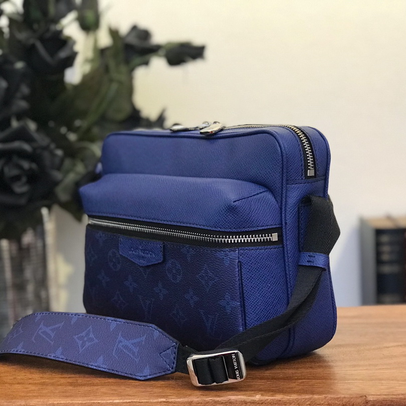 M30242 OUTDOOR MESSENGER, Louis Vuitton LV