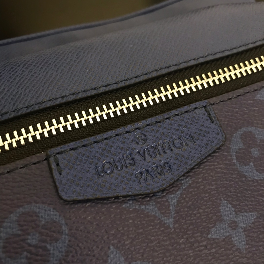 M30242 OUTDOOR MESSENGER, Louis Vuitton LV