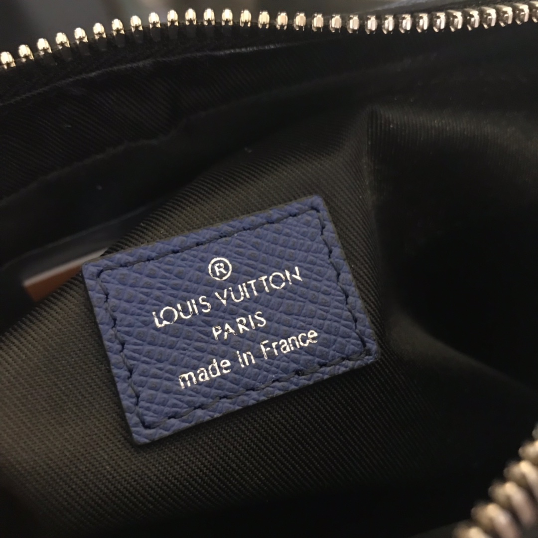 M30242 OUTDOOR MESSENGER, Louis Vuitton LV