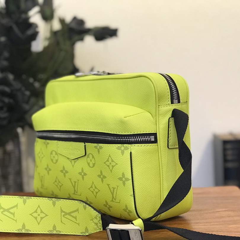M30239 OUTDOOR MESSENGER, Louis Vuitton LV