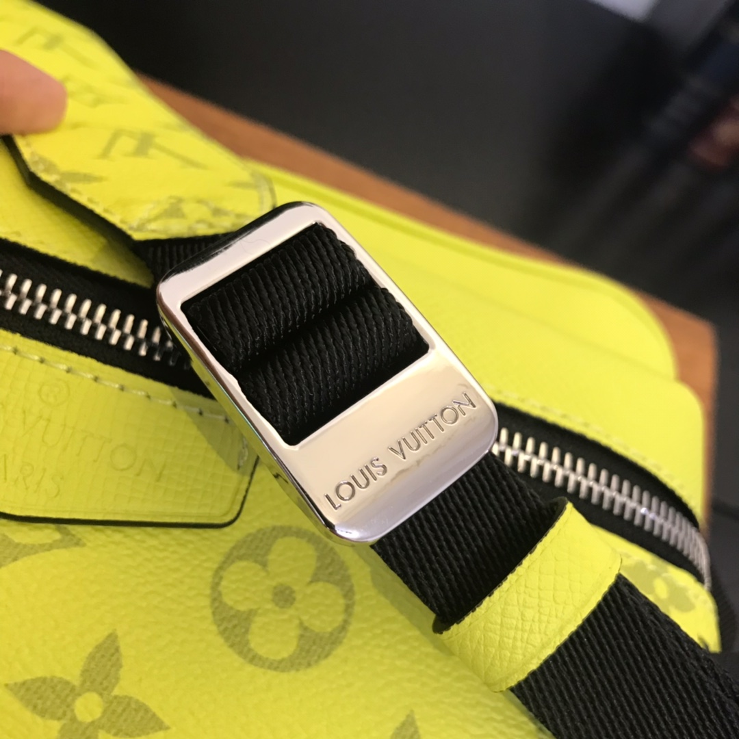 M30239 OUTDOOR MESSENGER, Louis Vuitton LV