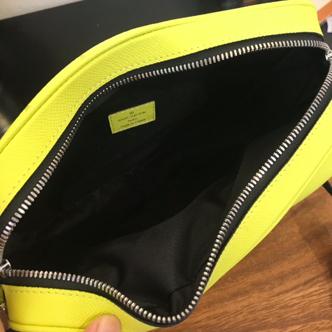 M30239 OUTDOOR MESSENGER, Louis Vuitton LV