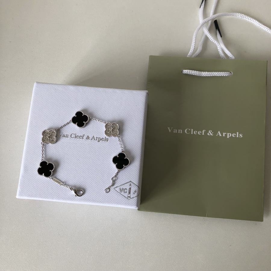 VanCleef&Arpels Bracelets & Bangles