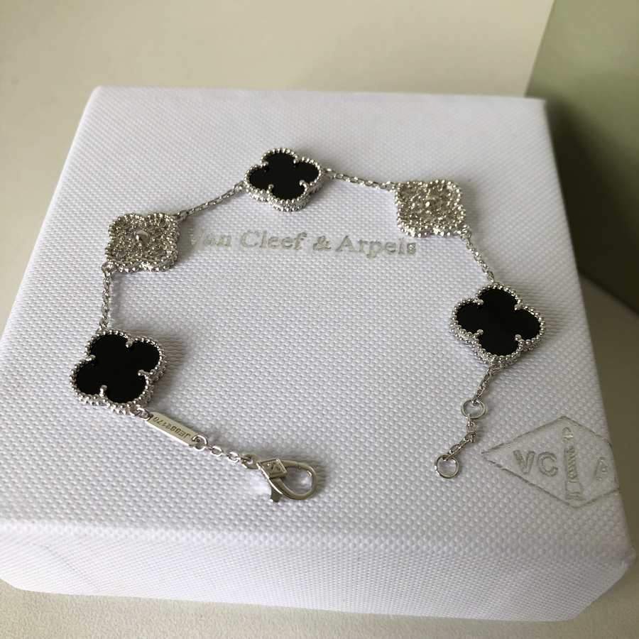 VanCleef&Arpels Bracelets & Bangles