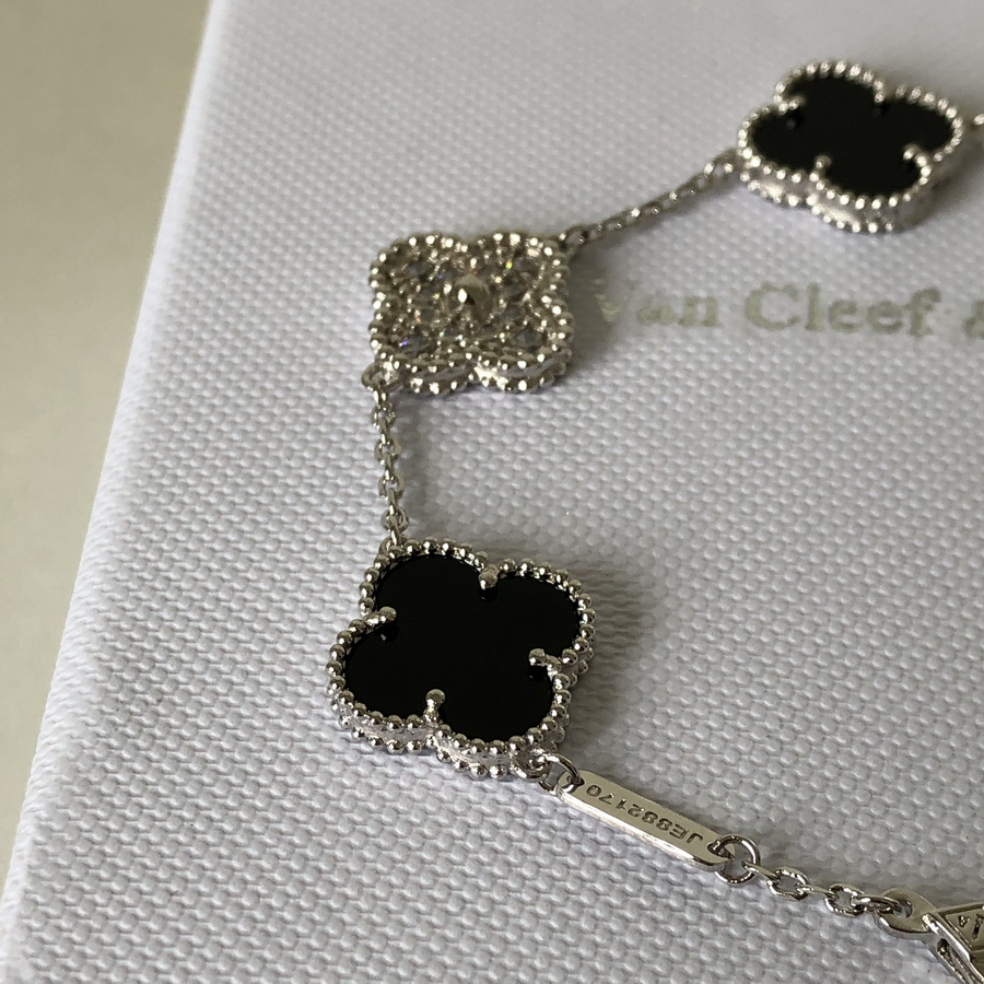VanCleef&Arpels Bracelets & Bangles