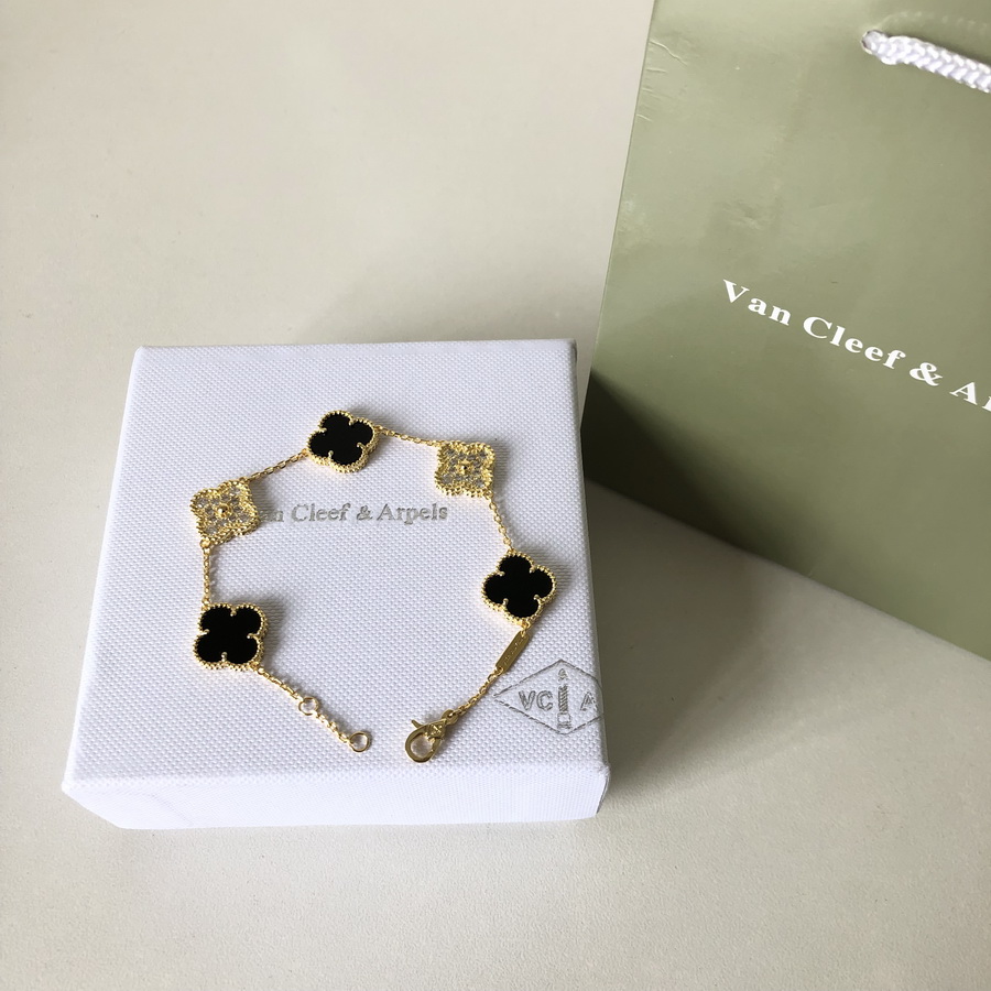 VanCleef&Arpels Bracelets & Bangles