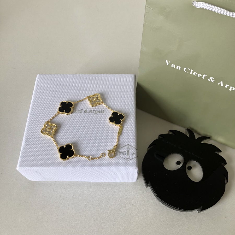 VanCleef&Arpels Bracelets & Bangles