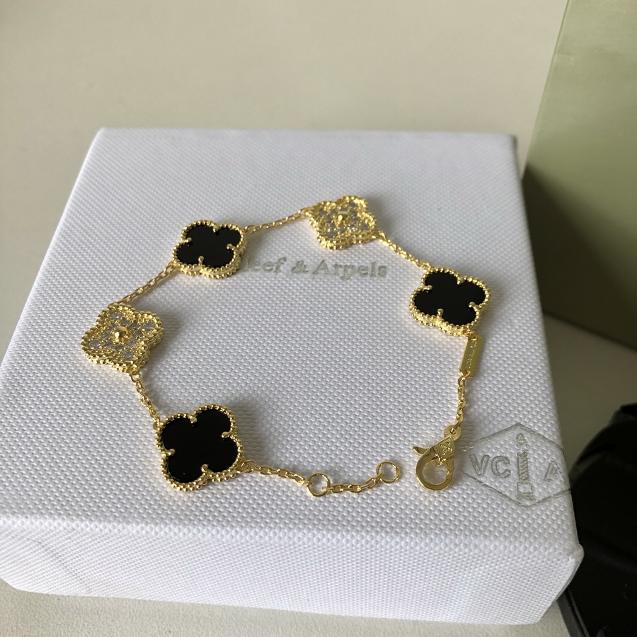 VanCleef&Arpels Bracelets & Bangles
