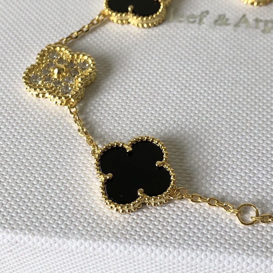 VanCleef&Arpels Bracelets & Bangles