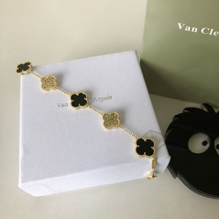 VanCleef&Arpels Bracelets & Bangles