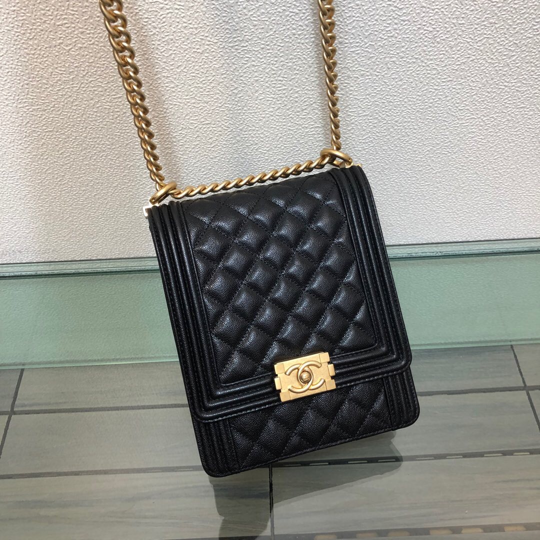  AS0130, BOY CHANEL Handbag, CALFSKIN / CAVIAR