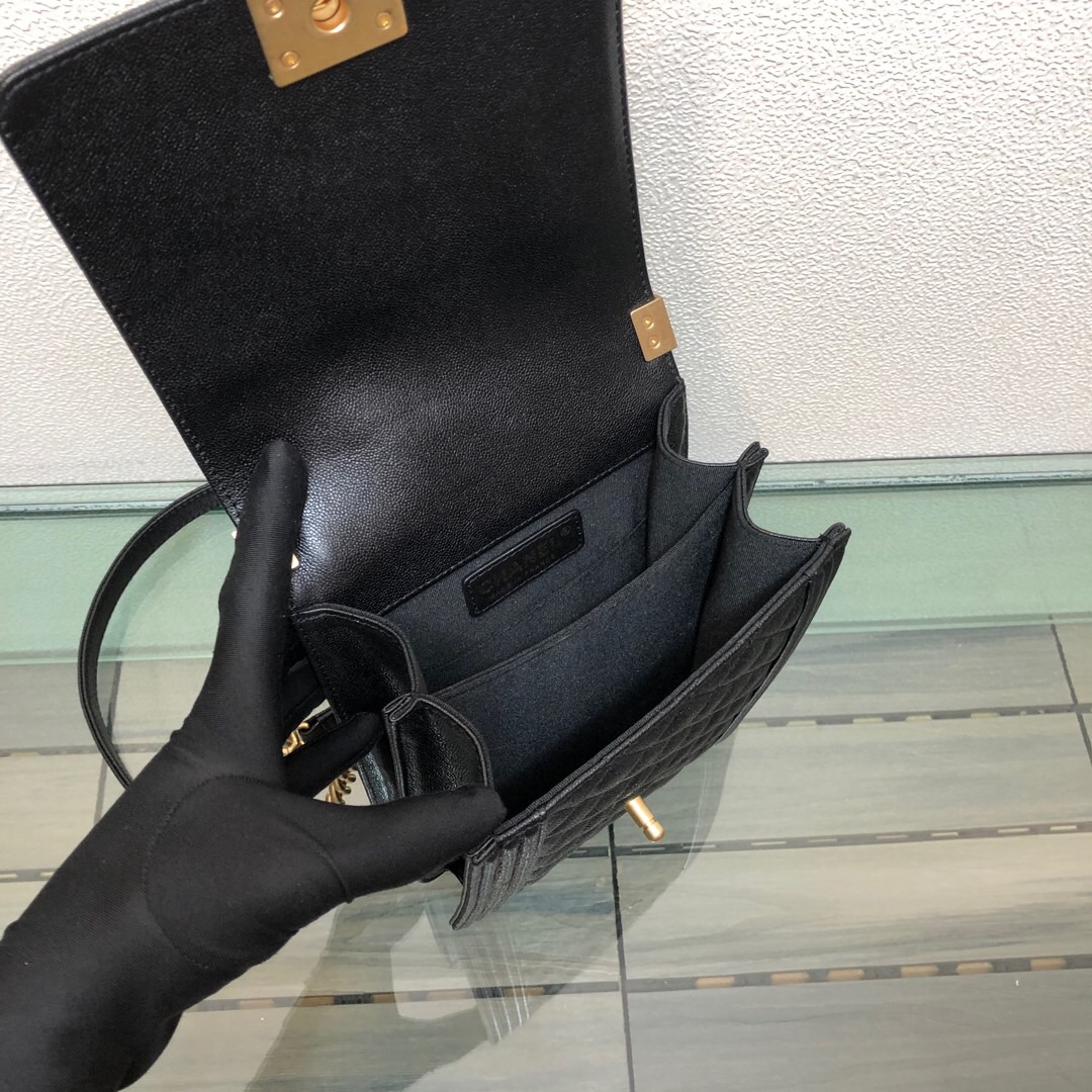  AS0130, BOY CHANEL Handbag, CALFSKIN / CAVIAR