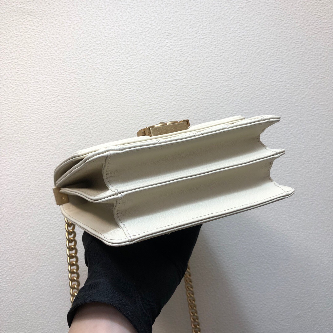  AS0130, BOY CHANEL Handbag, CALFSKIN / CAVIAR